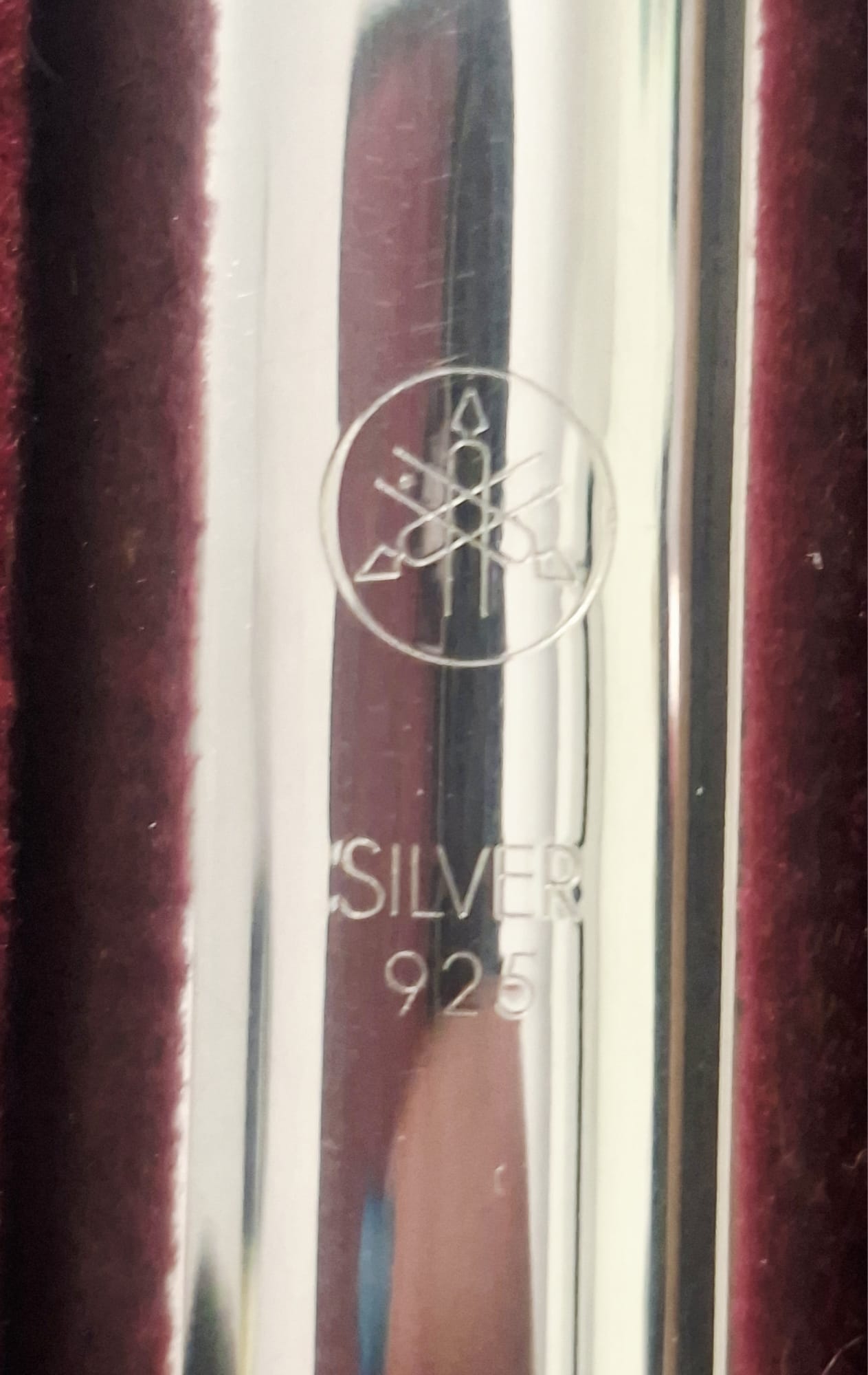Pre-loved Yamaha YFL-461 II All Silver Intermediate Flute Open-hole B-foot - Image 3