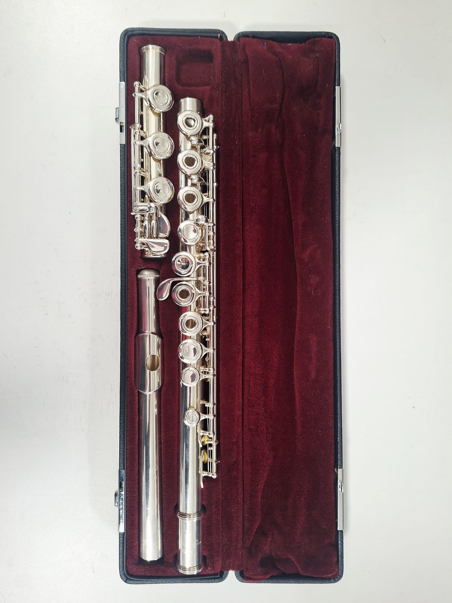 Pre-loved Yamaha YFL-461 II All Silver Intermediate Flute Open-hole B-foot