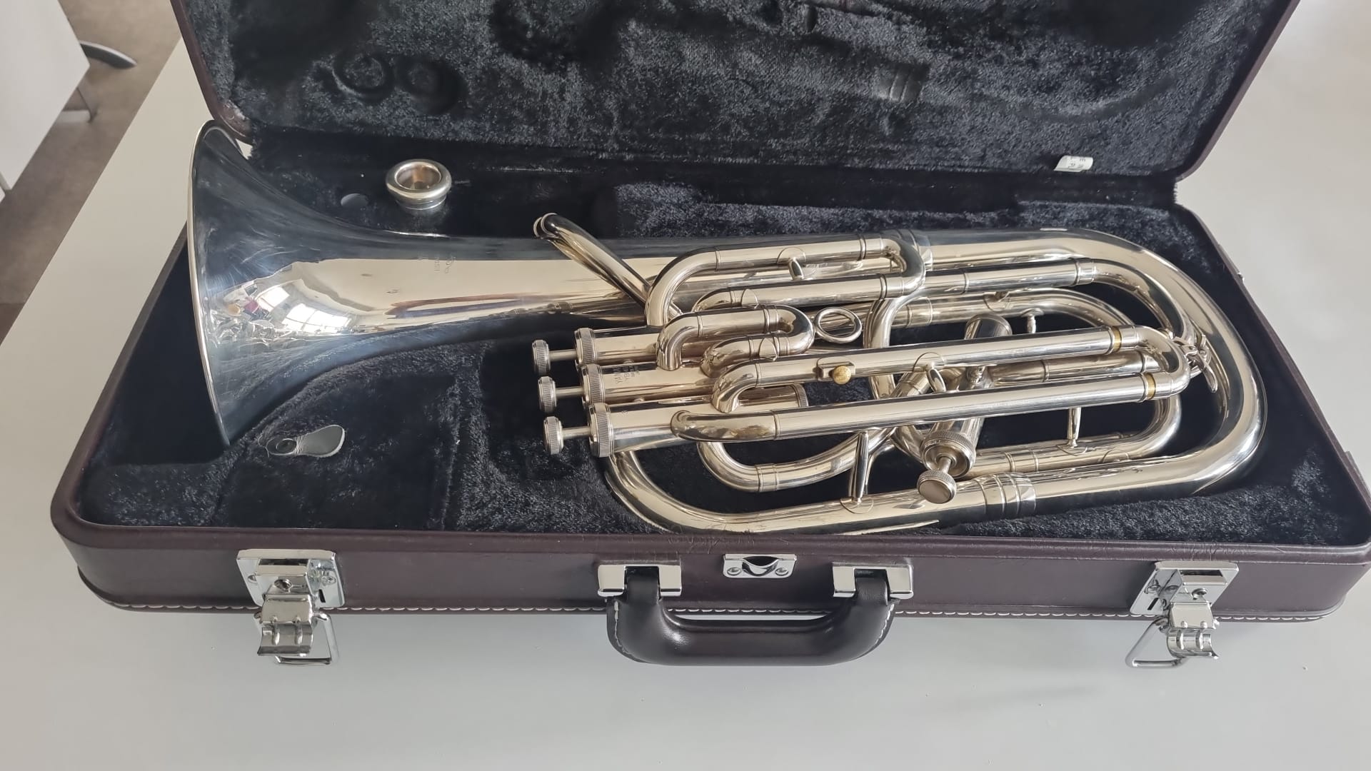 Pre-loved Yamaha Baritone Horn YBH621 4 Valve Professional - Image 4